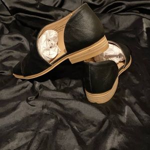 Carter-05 style flats side open black new in box size 7